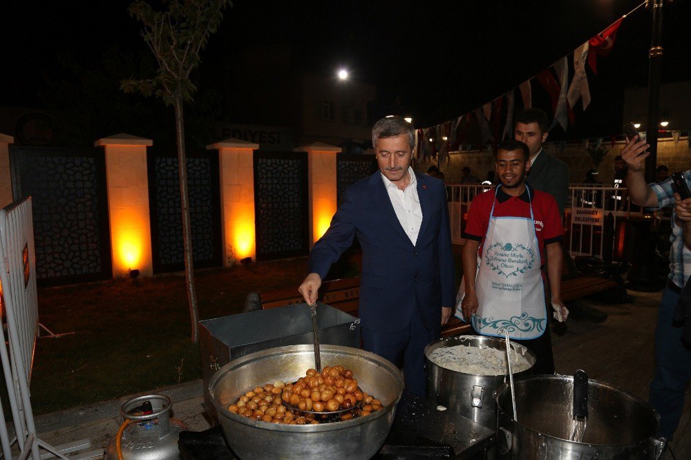 Vatandaşlar Kadir Gecesinde Şıh Meydanını Doldurdu