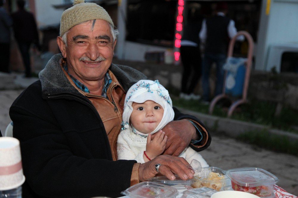 Kardeşlik Sofrası Kızılca Köyünde Kuruldu