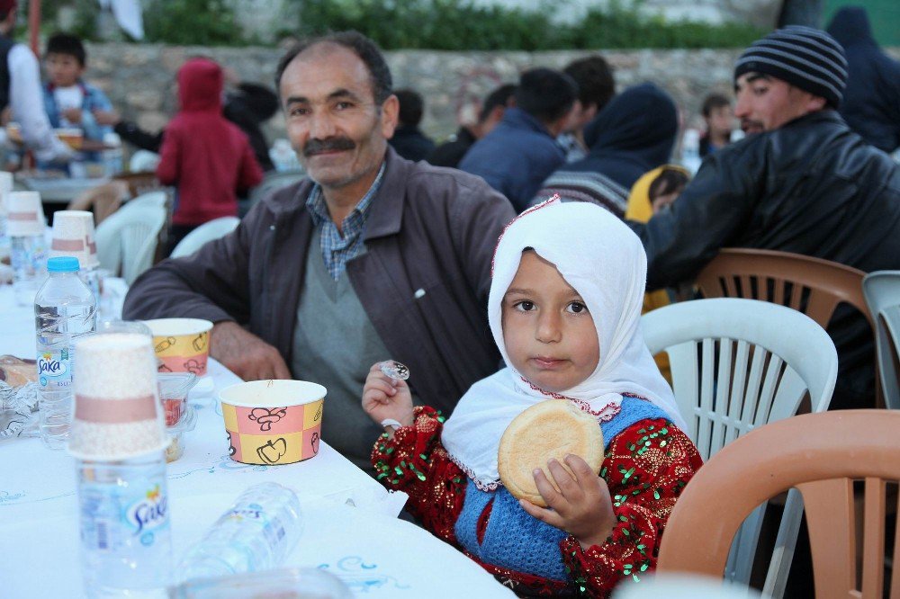 Kardeşlik Sofrası Kızılca Köyünde Kuruldu