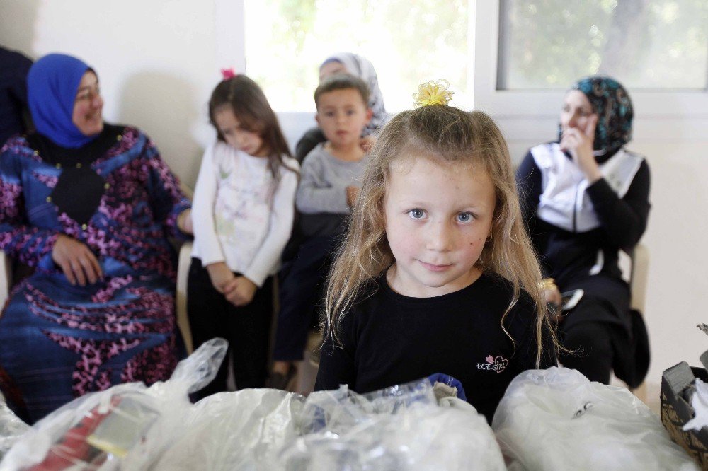 Tika Lübnan’da Çocukların Yüzünü Güldürdü