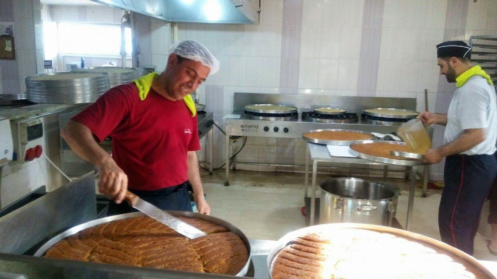 Bayram Öncesi Tatlıcılar Talebe Yetişemiyor