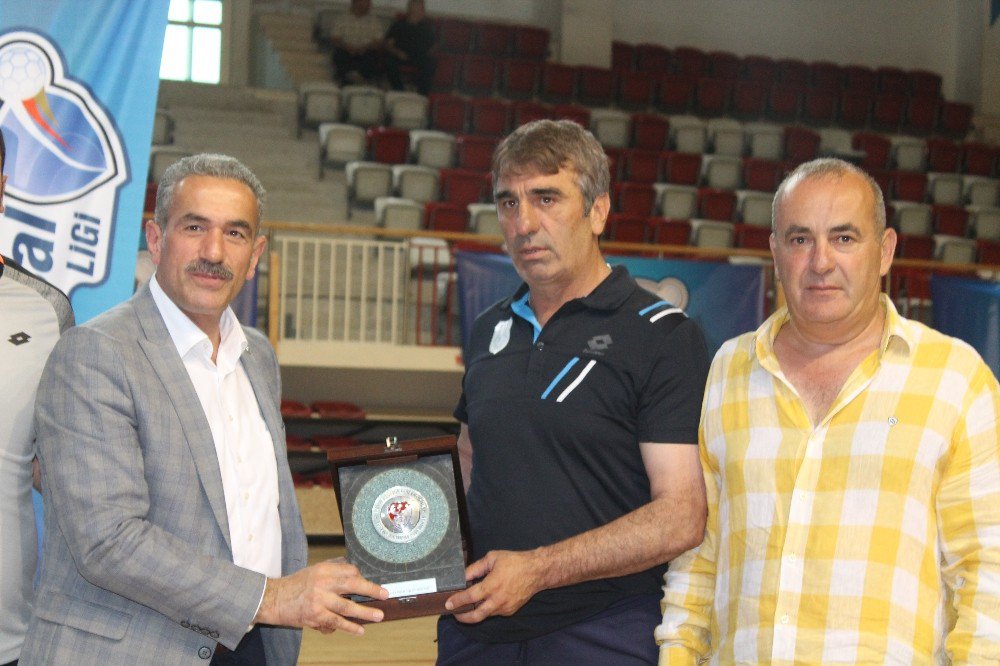 Futsalda Şampiyonluğu Arnavutköy Kazandı