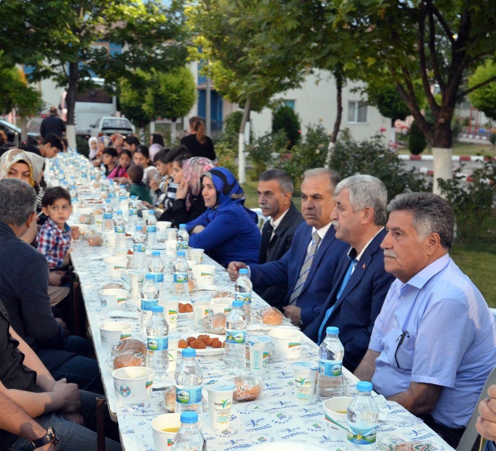 Başkan Polat Kimsesiz Çocuklar İle İftarda Bir Araya Geldi