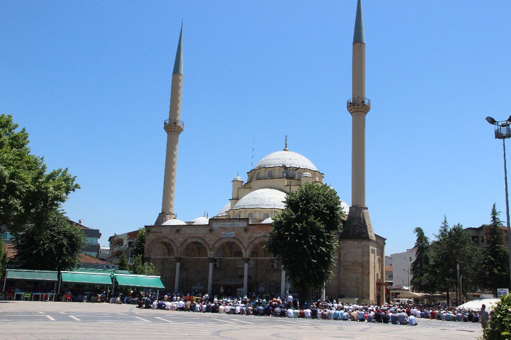 Düzce’de Camiler Doldu Taştı