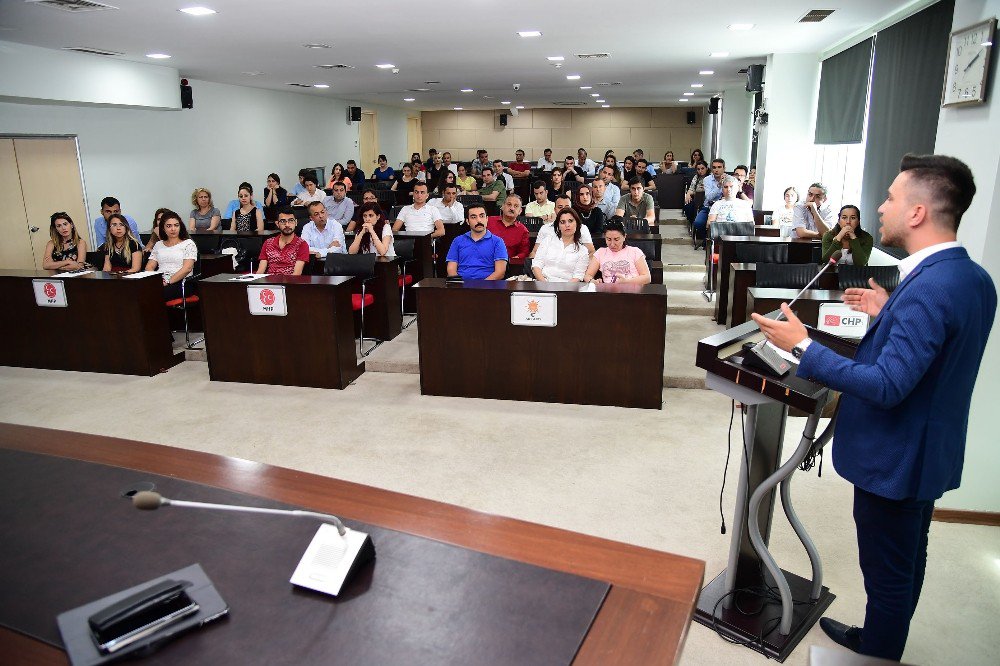 Adana Büyükşehir’den Sosyal Medya Gönüllülerine Eğitim