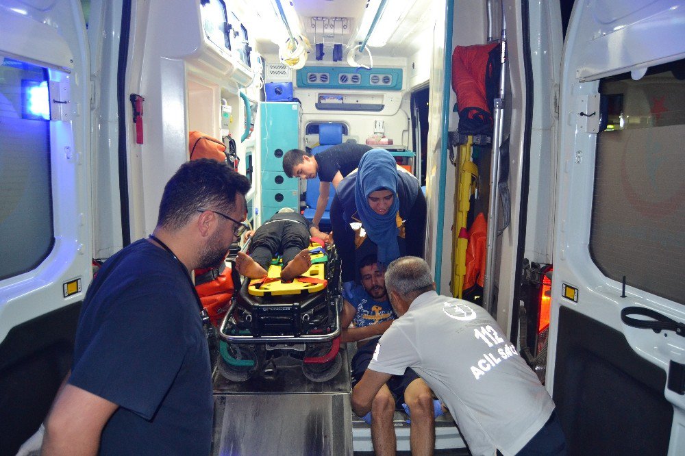 Kozan’da Trafik Kazası: 3 Yaralı