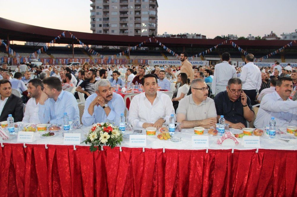 Ak Parti Mezitli’den Vefa İftarına Yoğun Katılım