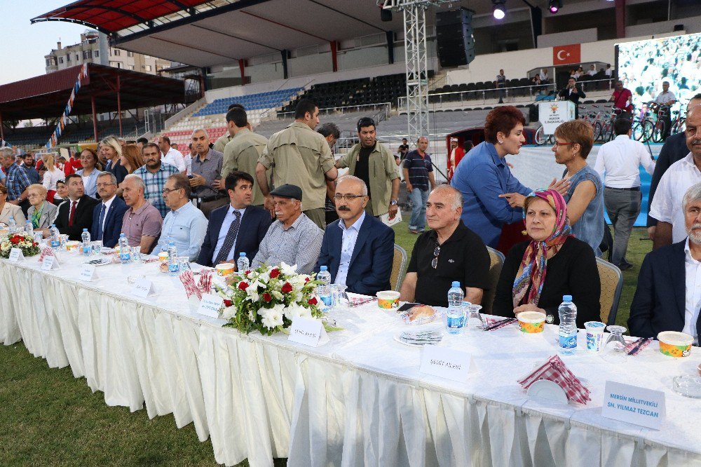 Bakan Elvan: "Mersin Yıllarca Yerel Yönetimlerce İhmal Edildi"