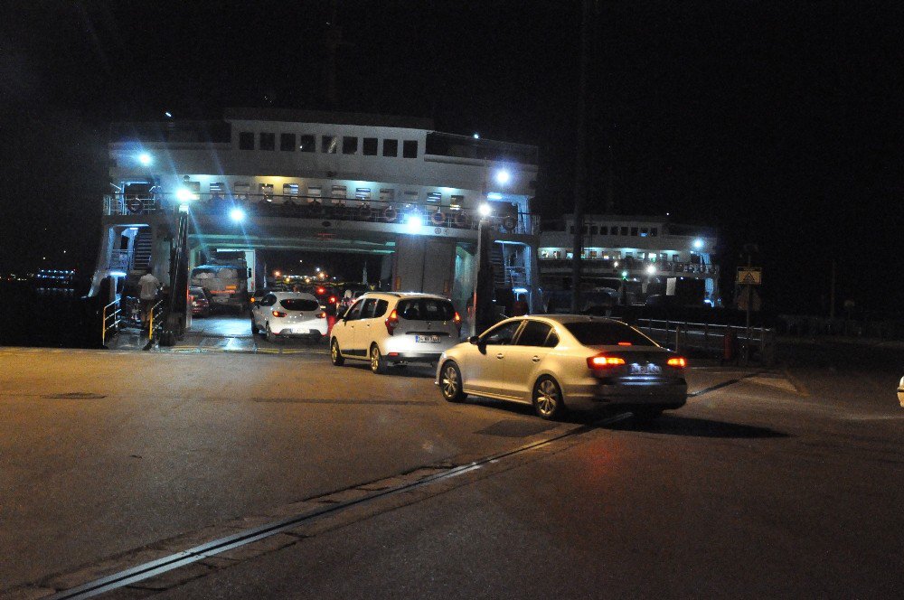 Eskihisar-topçular Feribotunda Bayram Tatili Yoğunluğu Başladı