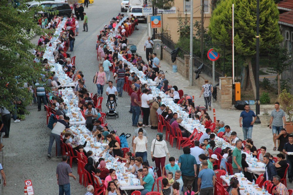 Müslüman Ve Hristiyan Vatandaşlar İftarda Buluştu