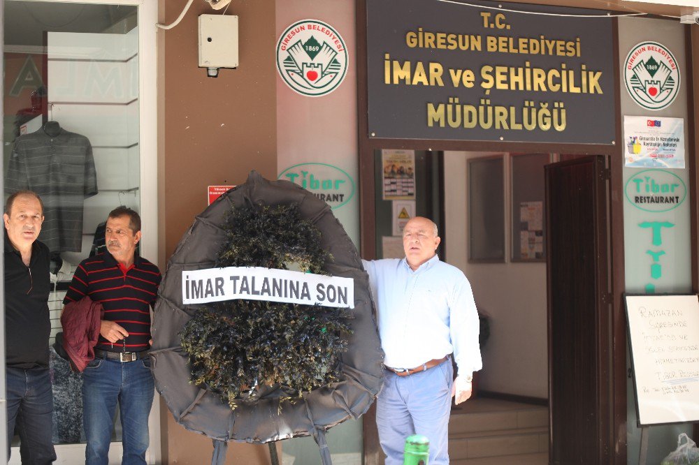 Giresun’da Çevrecilerden İmar Müdürlüğüne ‘Siyah Çelenk’