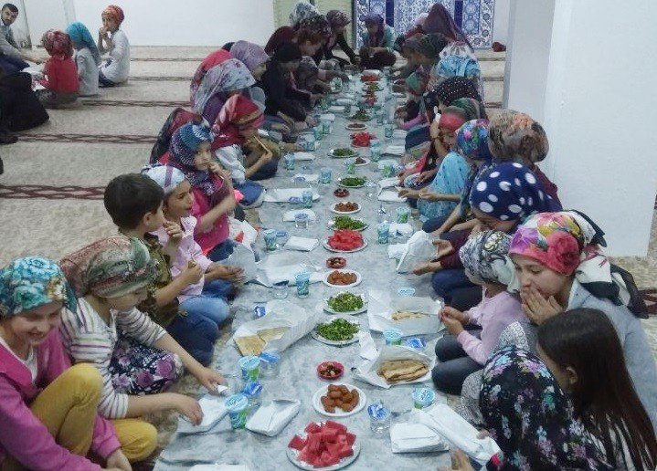 Hisarcık’ta Yaz Kur’an Kursu Öğrencilerine İftar Yemeği