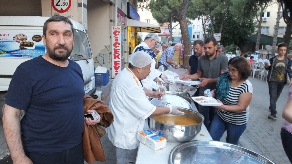 Burhaniyeli Ülkücüler İftar Yemeğinde Buluştu