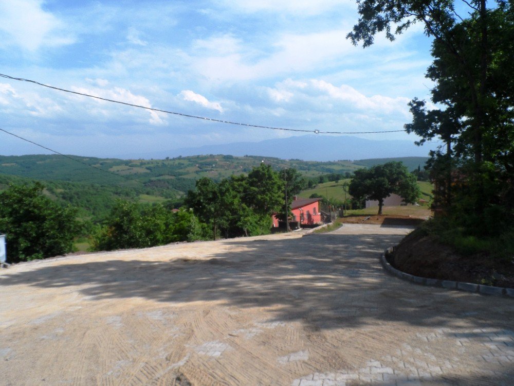 Mandıra’ya Parke, Yeşilova’ya Asfalt