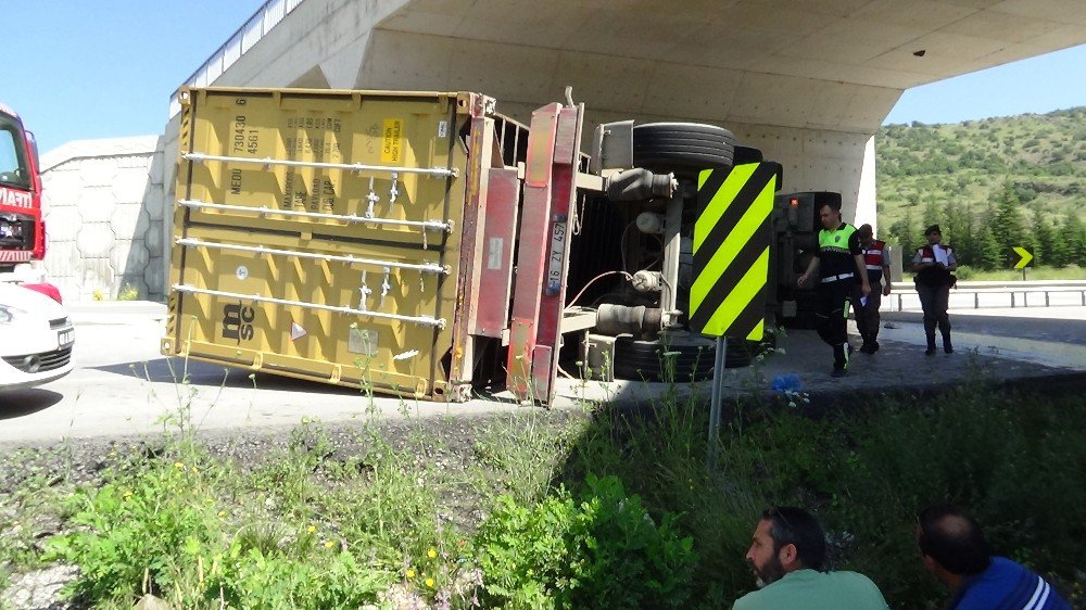 Kütahya’da Tır Devrildi: 1 Yaralı