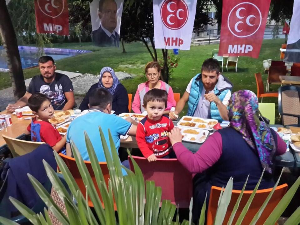 Mhp’liler Fırat Yılmaz Çakıroğlu Parkındaki İftarda Buluştu