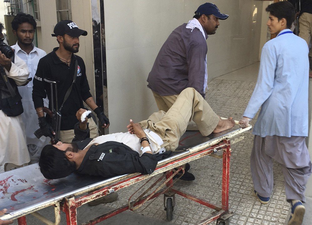 Pakistanda Bombalı Saldırı: 10 Ölü, 18 Yaralı