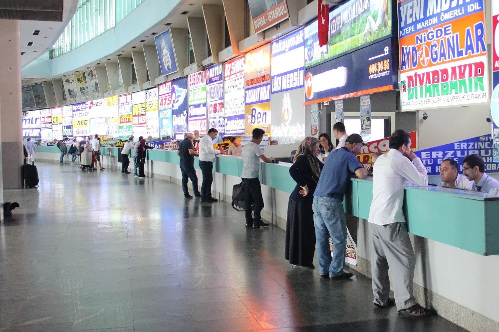 Otogarlarda Bayram Yoğunluğu