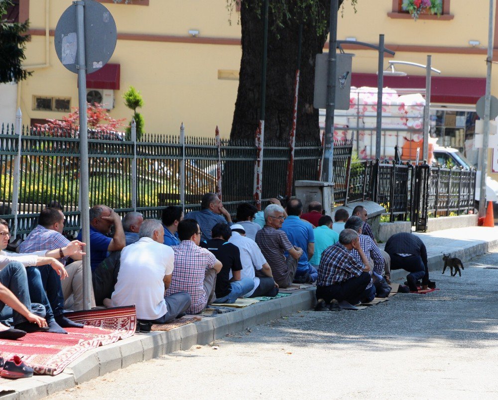 Son Cumada Camiler Doldu Taştı