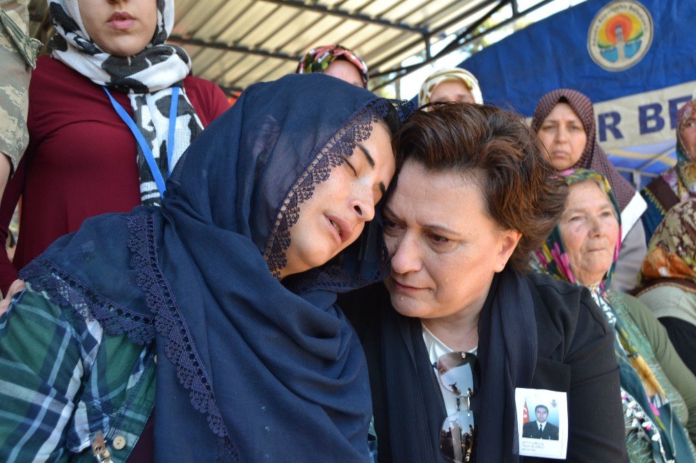 Şehit Eşi: "Aşkım Bak Beni İstemeye Geldiğin Gün Giydiğin Gömleğimi Giydim De Geldim"