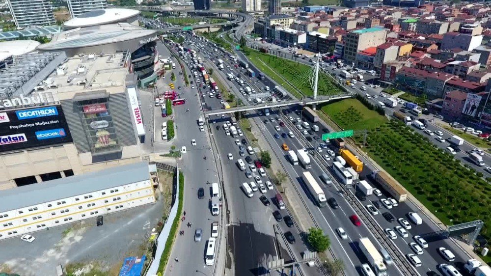 Tem Otoyolu’ndaki Trafik Havadan Görüntülendi