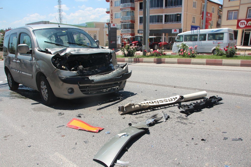 Tıra Arkadan Çarptı, Şans Eseri Yaralan Olmadı