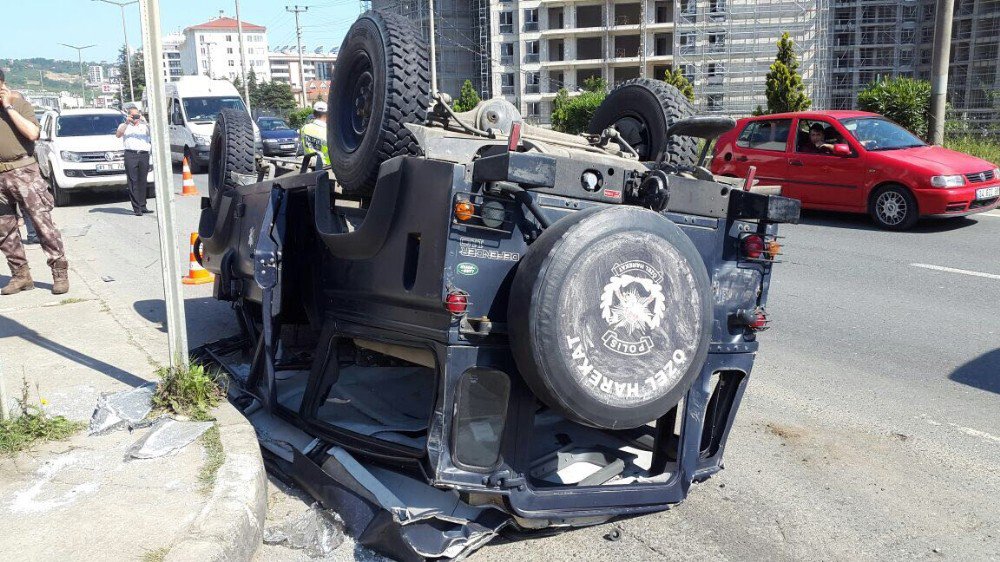 Özel Hareket Polisleri Kaza Yaptı: 7 Yaralı