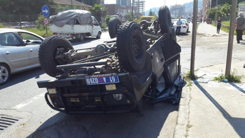 Özel Hareket Polisleri Kaza Yaptı: 7 Yaralı