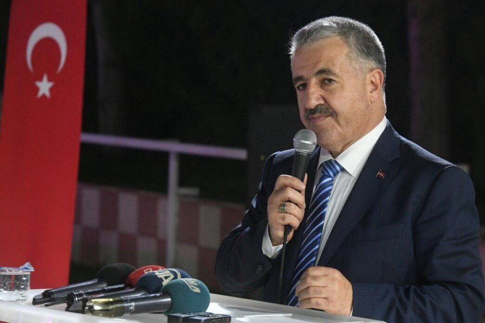 Bakan Arslan, Ulaştırma Bakanlığı Personeliyle İftarda Bir Araya Geldi