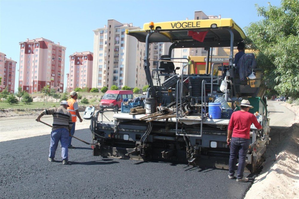 Yeni Toki Bölgesinde Sıcak Asfalt Çalışmaları Devam Ediyor