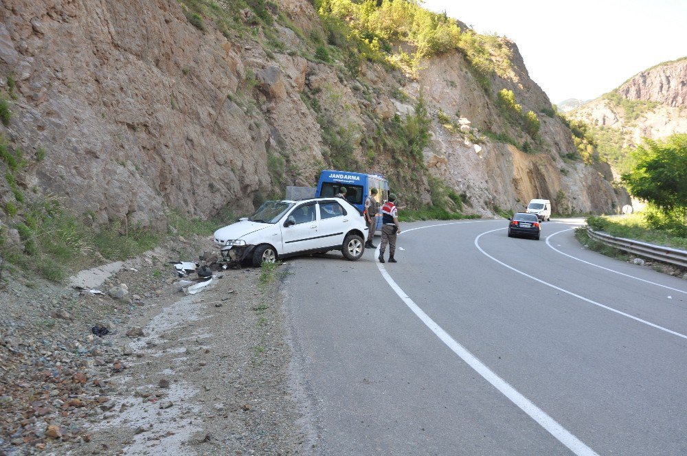 Bayram Tatiline Giden Aile Kaza Yaptı: 4 Yaralı