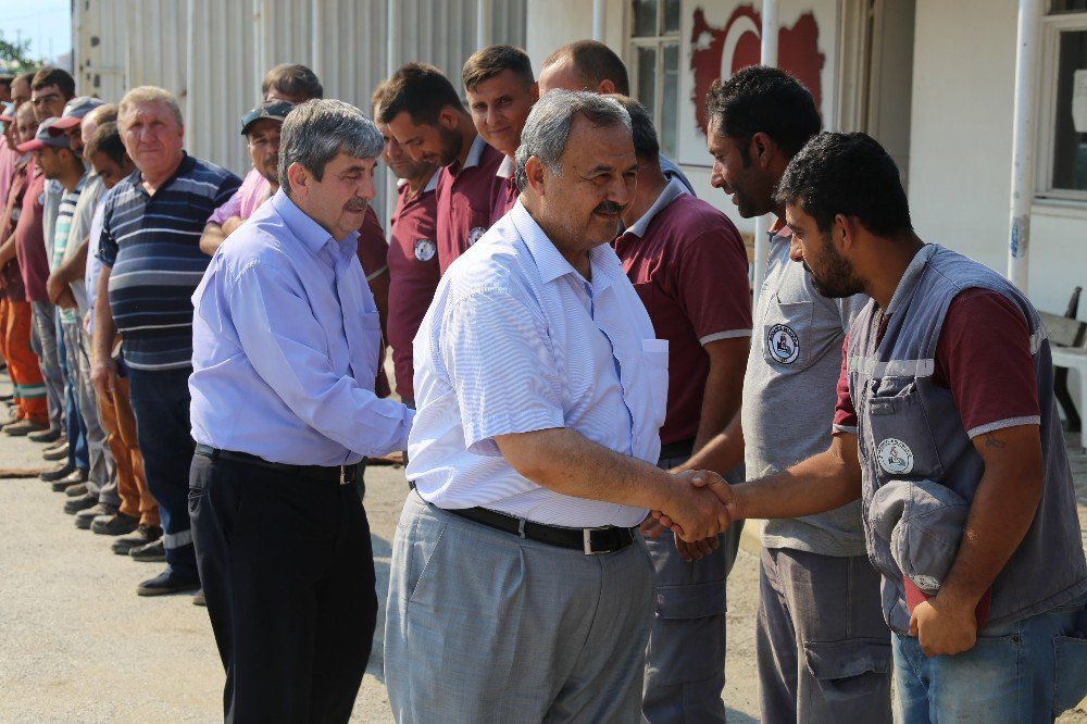 Başkan Uysal, Belediye Personeli İle Bayramlaştı