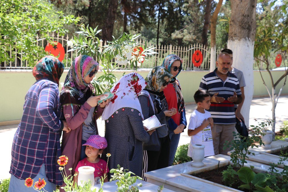 Arefe Gününde Mezarlıklar Doldu