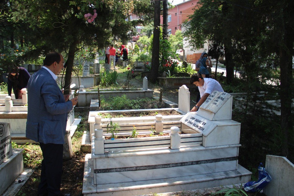 Gülüç’te Mezarlıklarda Kur’an-ı Kerim Okutuldu