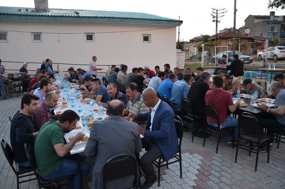 Bozüyüklü Güvercin Sevenler İftar Yemeğinde Bir Araya Geldi