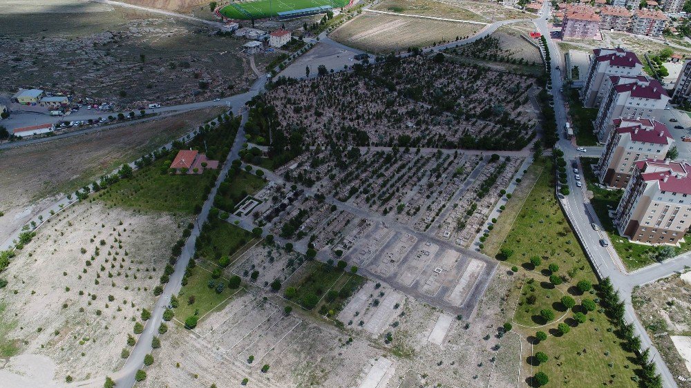 İncesu Belediyesi Bayram İçin Mezarlık Temizliği Yaptı