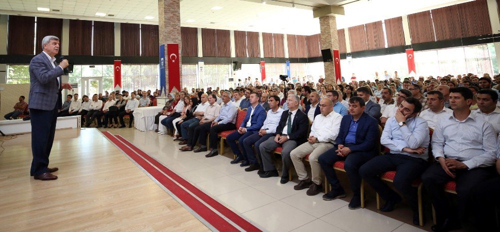 Başkan Karaosmanoğlu, Büyükşehir Personeliyle Bayramlaştı