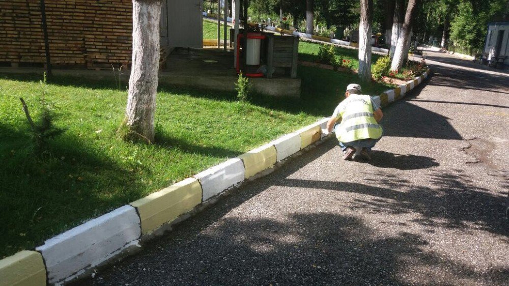 Mezarlıklar Bayram Ziyaretleri İçin Hazırlandı