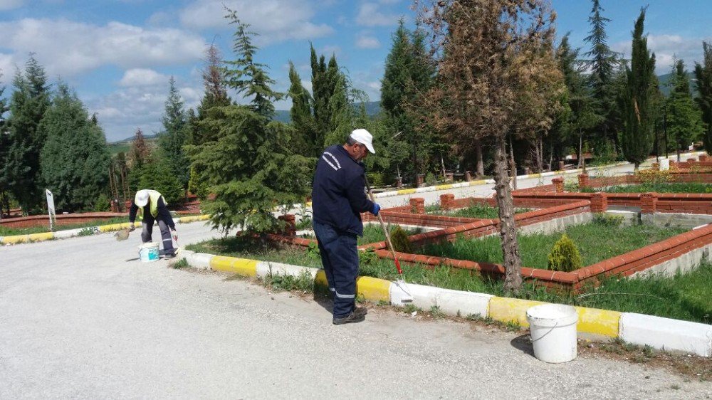 Mezarlıklar Bayram Ziyaretleri İçin Hazırlandı