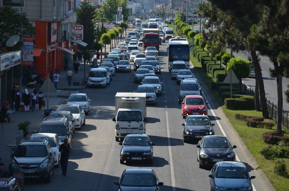 Karadeniz Sahil Yolu’nda Trafik Yoğunluğu