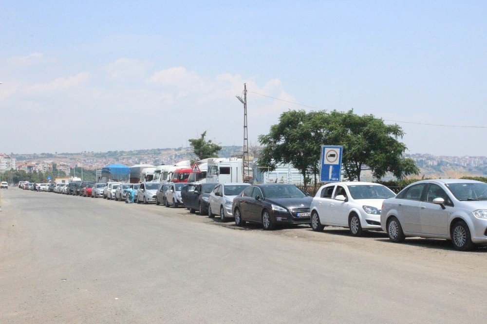 İstanbul’dan Akın Başlayınca Tekirdağ’da Kilometrelerce Araç Kuyrukları Oluştu