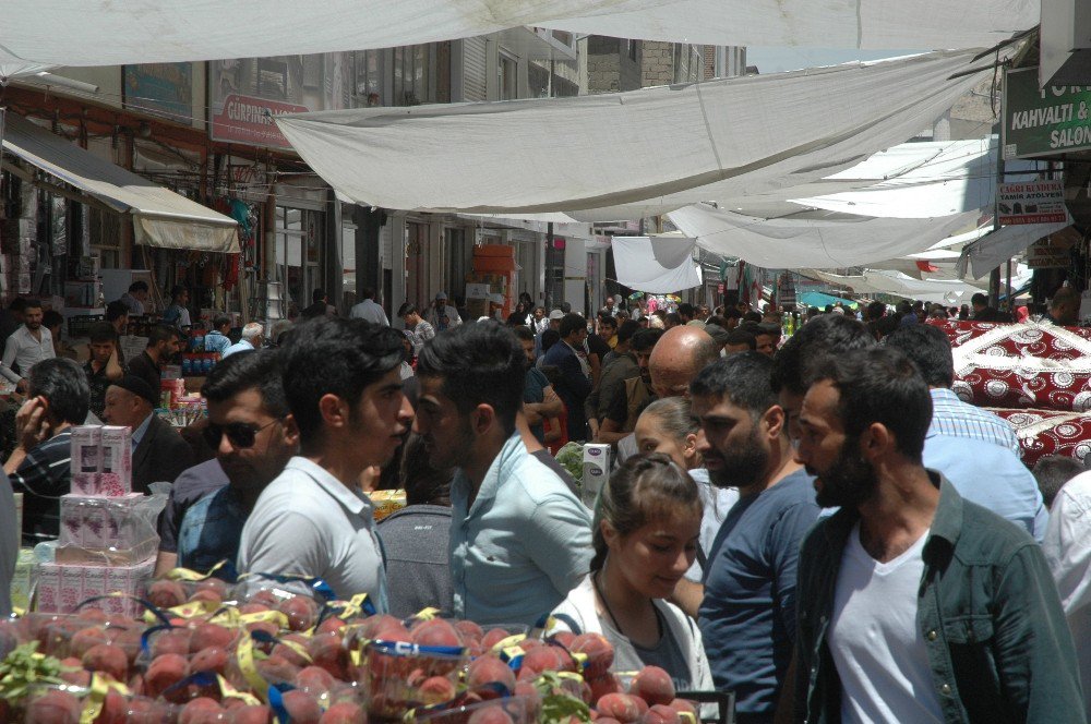 Çarşı-pazarda Bayram Telaşı