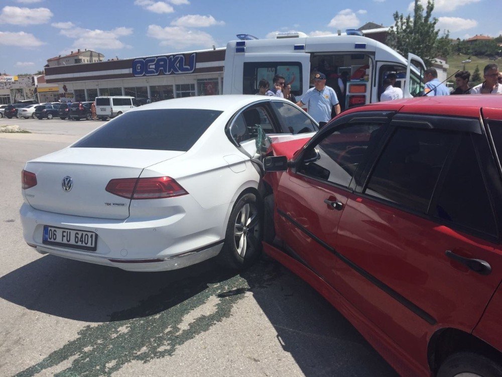 Sungurlu’da Zincirleme Trafik Kazası: 2 Yaralı