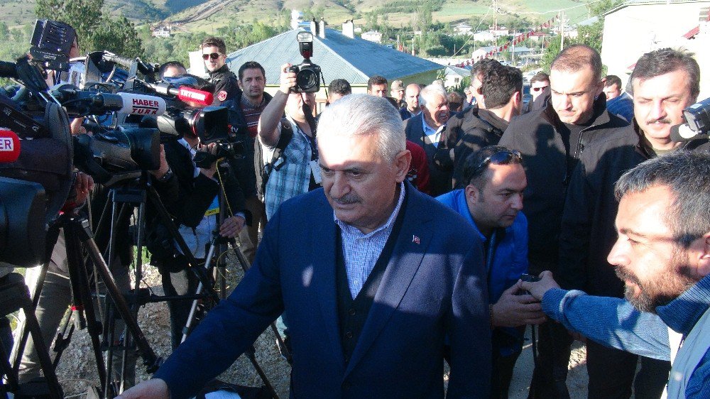 Başbakan Yıldırım, Bayram Namazını Memleketi Kayı Köyünde Kıldı