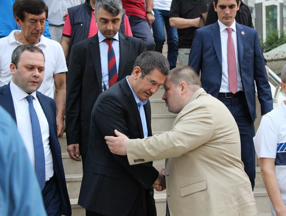 Başbakan Yardımcısı Canikli, Bayram Namazını Samsun’da Kıldı