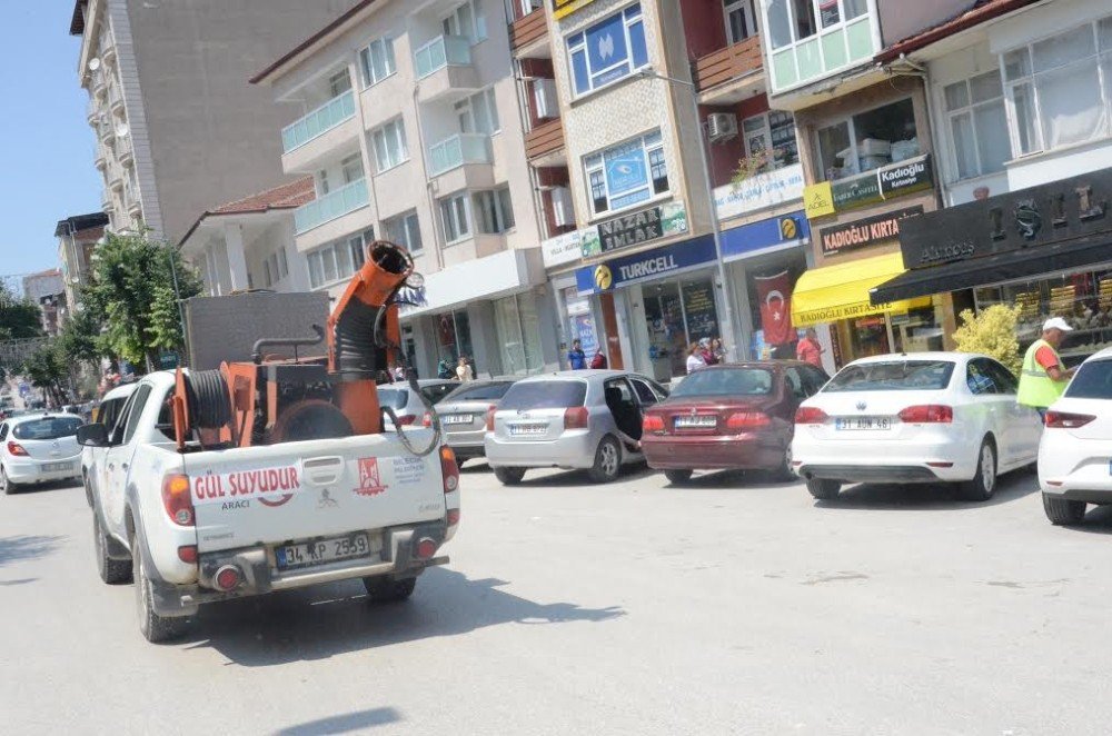 Bilecik’in Cadde Ve Sokakları Gül Suyu Koktu