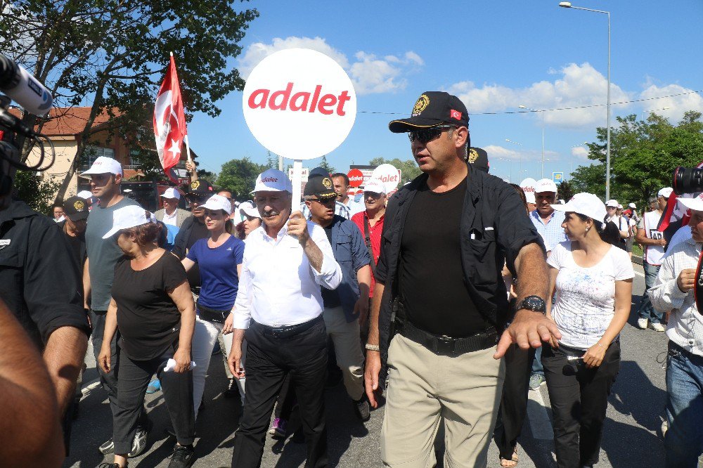 Kılıçdaroğlu Bayramın İlk Günü 11 Kilometre Yürüdü