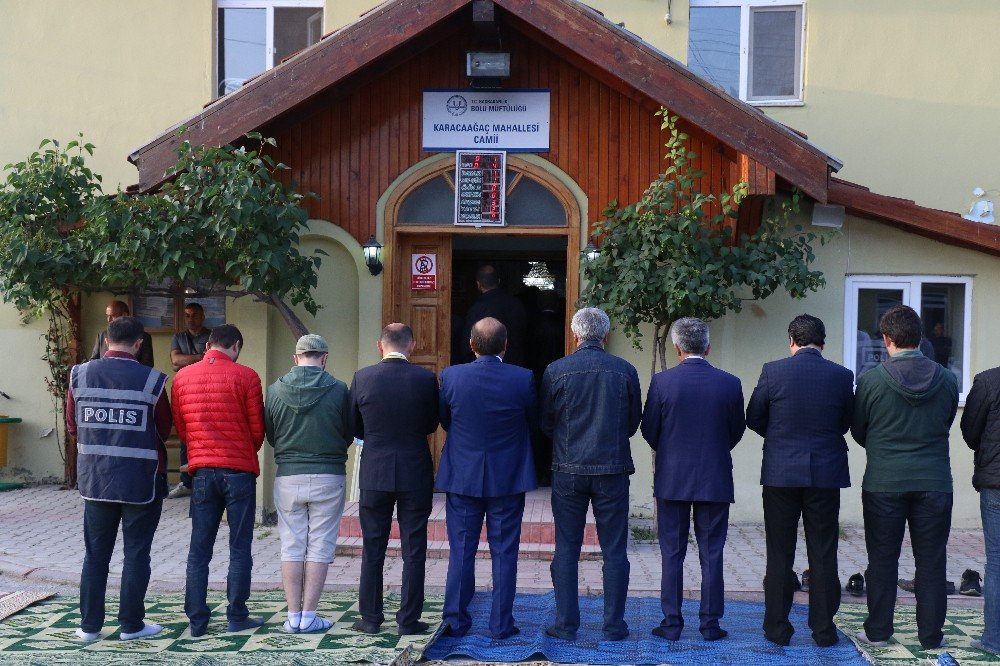 Kılıçdaroğlu Bayram Namazını Bolu’da Kıldı