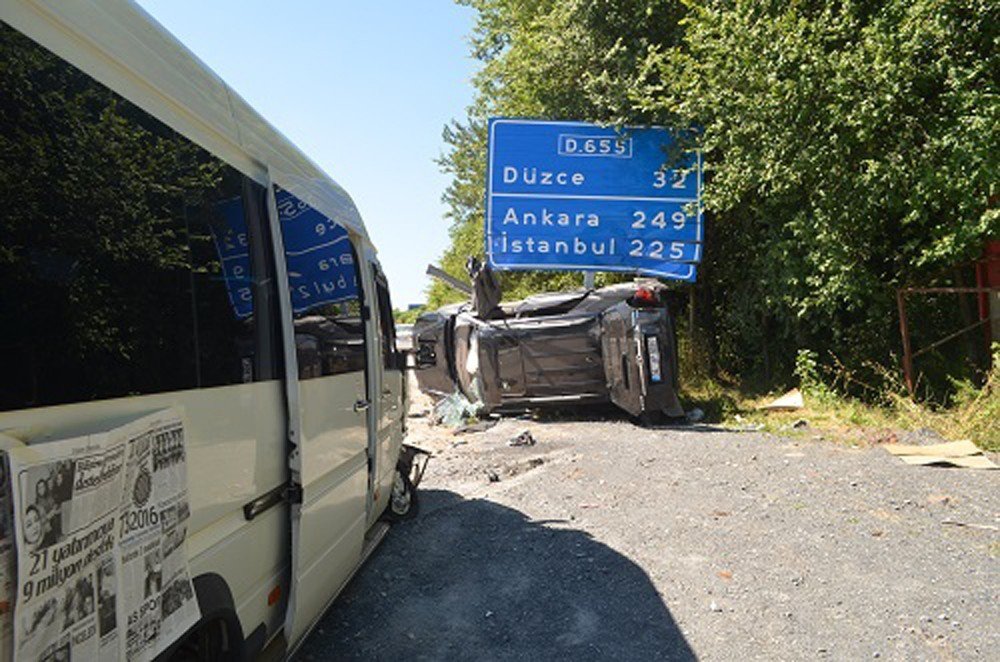 Düzce D-655 Karayolunda Trafik Kazası: 6 Yaralı