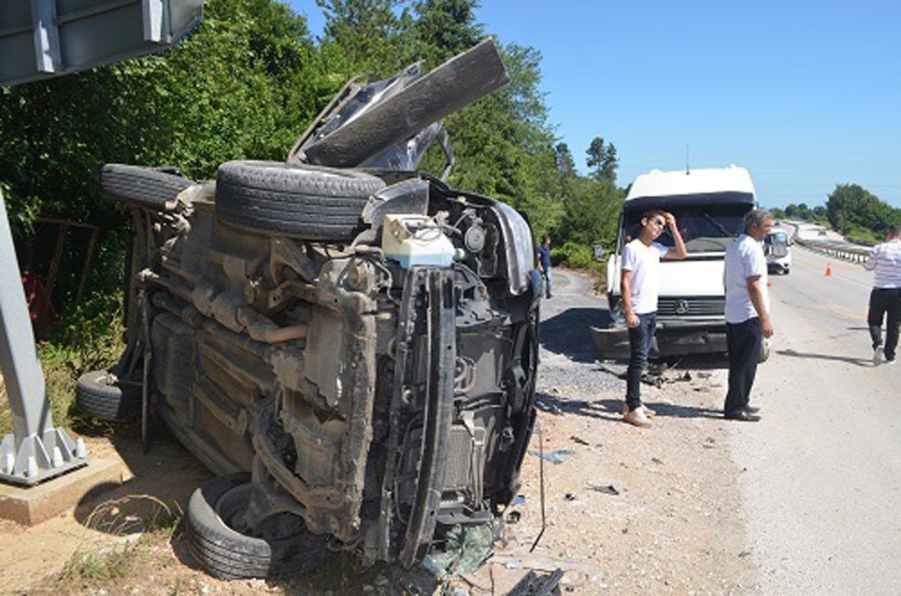 Düzce D-655 Karayolunda Trafik Kazası: 6 Yaralı